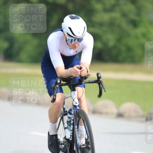 15.06.2025 - 27. Vierlanden-Triathlon H.Heesch http://msf.ph/oto/7992861 15.06.2025 10:19:35 Radfahren 4, 8, 174, 292 meine-sportfotos.de