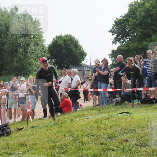 15.06.2025 - 27. Vierlanden-Triathlon KatJ http://msf.ph/oto/7992863 15.06.2025 09:54:00 Schwimmen 307 meine-sportfotos.de