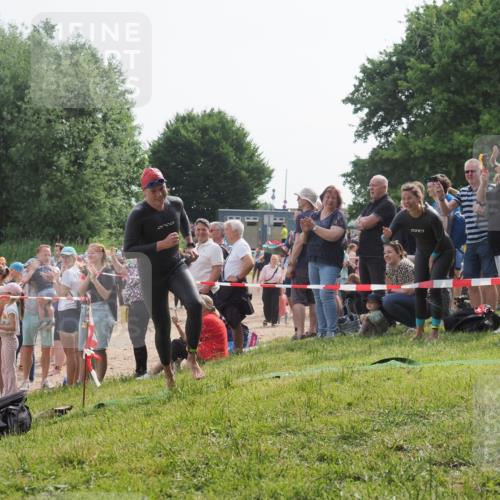 15.06.2025 - 27. Vierlanden-Triathlon KatJ http://msf.ph/oto/7992875 15.06.2025 09:54:01 Schwimmen 307 meine-sportfotos.de