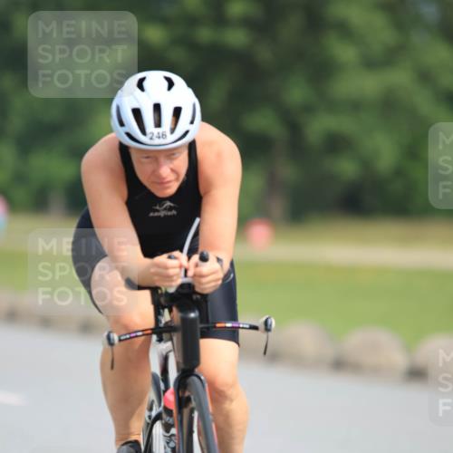 15.06.2025 - 27. Vierlanden-Triathlon H.Heesch http://msf.ph/oto/7992883 15.06.2025 10:19:49 Radfahren 246 meine-sportfotos.de