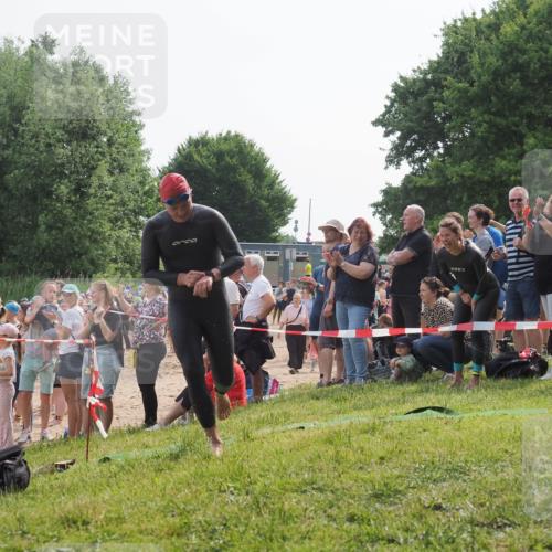 15.06.2025 - 27. Vierlanden-Triathlon KatJ http://msf.ph/oto/7992888 15.06.2025 09:54:01 Schwimmen 307 meine-sportfotos.de