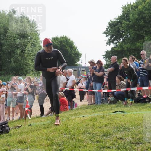 15.06.2025 - 27. Vierlanden-Triathlon KatJ http://msf.ph/oto/7992900 15.06.2025 09:54:01 Schwimmen 307 meine-sportfotos.de