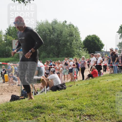 15.06.2025 - 27. Vierlanden-Triathlon KatJ http://msf.ph/oto/7992921 15.06.2025 09:54:02 Schwimmen 267, 307 meine-sportfotos.de