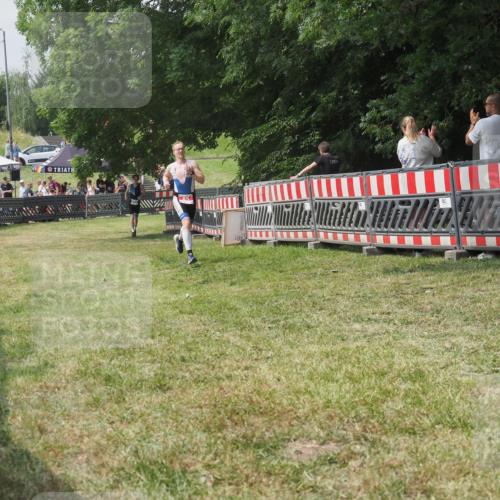 21.06.2025 - 27. Vierlanden-Triathlon KatJ http://msf.ph/oto/7992924 15.06.2025 12:33:30 Ziel 85 meine-sportfotos.de