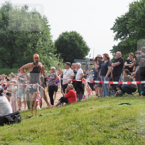 15.06.2025 - 27. Vierlanden-Triathlon KatJ http://msf.ph/oto/7992936 15.06.2025 09:54:08 Schwimmen 267, 307, 356 meine-sportfotos.de