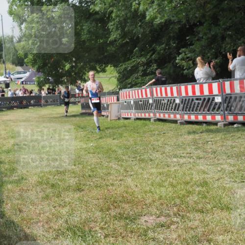 21.06.2025 - 27. Vierlanden-Triathlon KatJ http://msf.ph/oto/7992939 15.06.2025 12:33:30 Ziel 85 meine-sportfotos.de