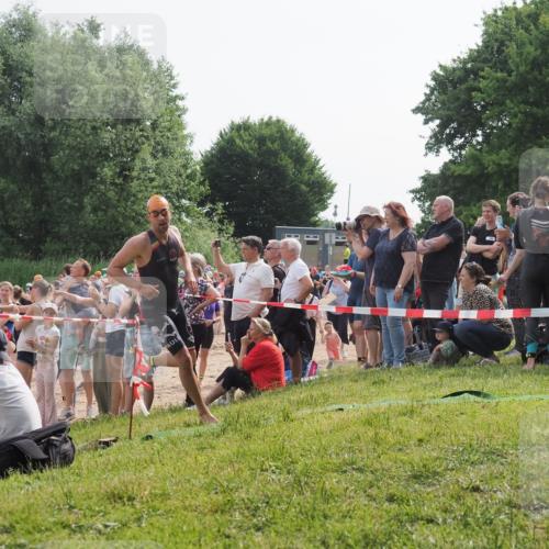 15.06.2025 - 27. Vierlanden-Triathlon KatJ http://msf.ph/oto/7992941 15.06.2025 09:54:08 Schwimmen 267, 307, 356 meine-sportfotos.de