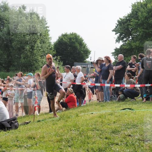 15.06.2025 - 27. Vierlanden-Triathlon KatJ http://msf.ph/oto/7992945 15.06.2025 09:54:08 Schwimmen 267, 307, 356 meine-sportfotos.de