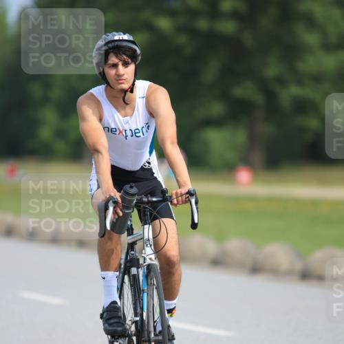 15.06.2025 - 27. Vierlanden-Triathlon H.Heesch http://msf.ph/oto/7992951 15.06.2025 10:20:31 Radfahren 71, 181, 182, 227, 513 meine-sportfotos.de