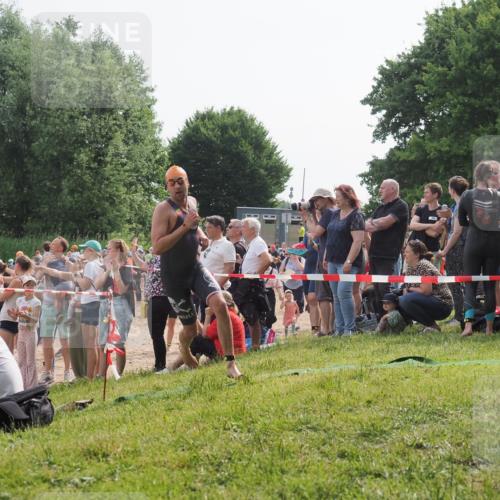 15.06.2025 - 27. Vierlanden-Triathlon KatJ http://msf.ph/oto/7992952 15.06.2025 09:54:08 Schwimmen 267, 307, 356 meine-sportfotos.de