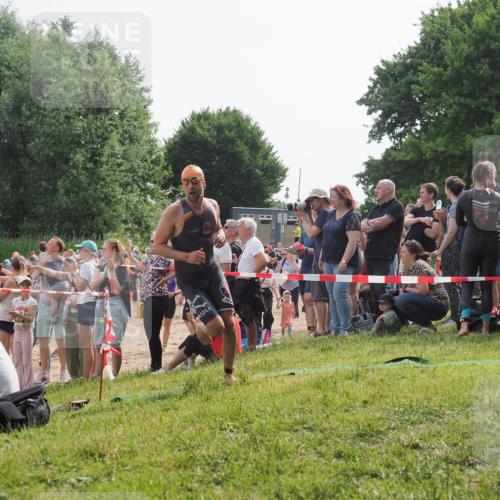 15.06.2025 - 27. Vierlanden-Triathlon KatJ http://msf.ph/oto/7992958 15.06.2025 09:54:08 Schwimmen 267, 307, 356 meine-sportfotos.de
