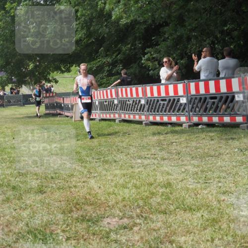 21.06.2025 - 27. Vierlanden-Triathlon KatJ http://msf.ph/oto/7992970 15.06.2025 12:33:31 Ziel 85 meine-sportfotos.de