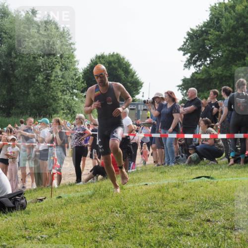 15.06.2025 - 27. Vierlanden-Triathlon KatJ http://msf.ph/oto/7992974 15.06.2025 09:54:09 Schwimmen 267, 307, 356 meine-sportfotos.de