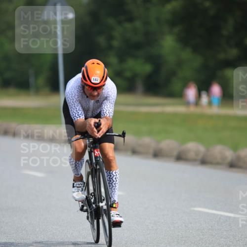 15.06.2025 - 27. Vierlanden-Triathlon H.Heesch http://msf.ph/oto/7992979 15.06.2025 10:20:35 Radfahren 71, 181, 182, 227, 513 meine-sportfotos.de