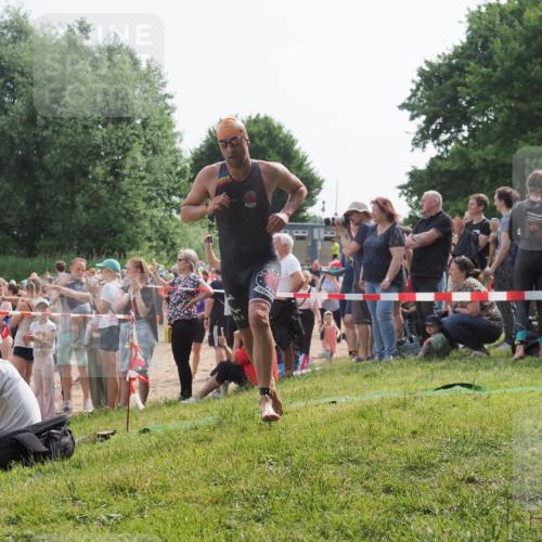 15.06.2025 - 27. Vierlanden-Triathlon KatJ http://msf.ph/oto/7992986 15.06.2025 09:54:09 Schwimmen 267, 307, 356 meine-sportfotos.de