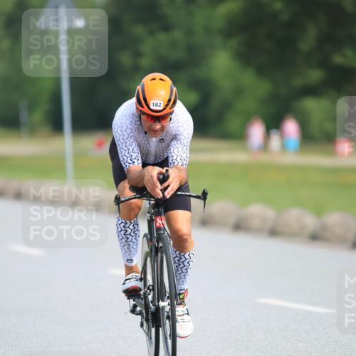 15.06.2025 - 27. Vierlanden-Triathlon H.Heesch http://msf.ph/oto/7992988 15.06.2025 10:20:35 Radfahren 71, 181, 182, 227, 513 meine-sportfotos.de
