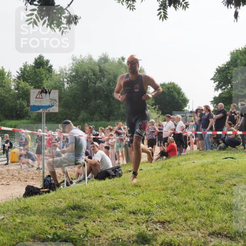 15.06.2025 - 27. Vierlanden-Triathlon KatJ http://msf.ph/oto/7992992 15.06.2025 09:54:09 Schwimmen 267, 307, 356 meine-sportfotos.de