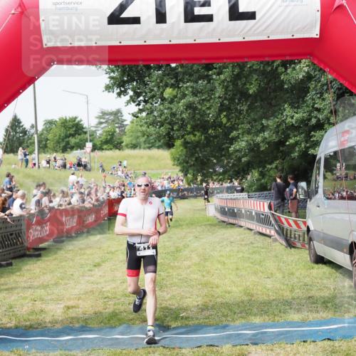 21.06.2025 - 27. Vierlanden-Triathlon MichiJ http://msf.ph/oto/7992997 15.06.2026 11:16:08 Ziel 411, 434 meine-sportfotos.de