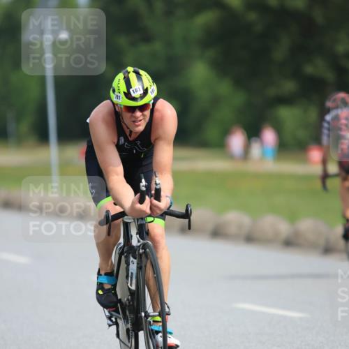 15.06.2025 - 27. Vierlanden-Triathlon H.Heesch http://msf.ph/oto/7993005 15.06.2025 10:20:36 Radfahren 71, 181, 182, 227, 513, 622 meine-sportfotos.de
