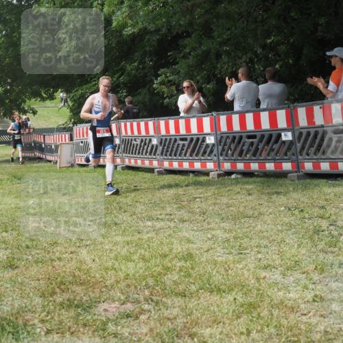 21.06.2025 - 27. Vierlanden-Triathlon KatJ http://msf.ph/oto/7993011 15.06.2025 12:33:31 Ziel 85 meine-sportfotos.de