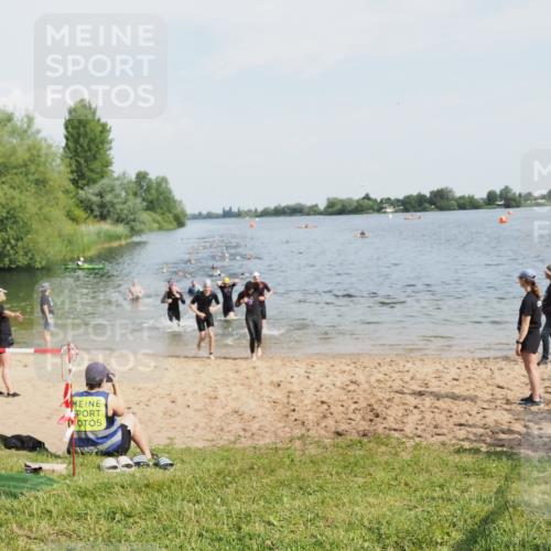 21.06.2025 - 27. Vierlanden-Triathlon MichiJ http://msf.ph/oto/7993015 15.06.2026 09:55:20 Schwimmen 299, 306, 316, 327, 335, 348, 353 meine-sportfotos.de