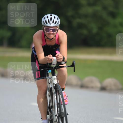 15.06.2025 - 27. Vierlanden-Triathlon H.Heesch http://msf.ph/oto/7993016 15.06.2025 10:20:38 Radfahren 181, 182, 206, 227, 622 meine-sportfotos.de