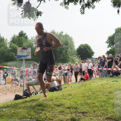 15.06.2025 - 27. Vierlanden-Triathlon KatJ http://msf.ph/oto/7993017 15.06.2025 09:54:10 Schwimmen 267, 307, 356 meine-sportfotos.de
