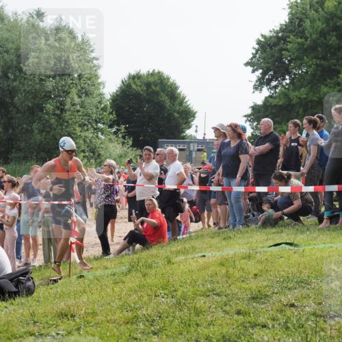 15.06.2025 - 27. Vierlanden-Triathlon KatJ http://msf.ph/oto/7993039 15.06.2025 09:54:13 Schwimmen 267, 302, 356 meine-sportfotos.de