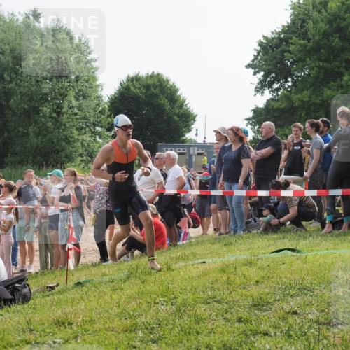 15.06.2025 - 27. Vierlanden-Triathlon KatJ http://msf.ph/oto/7993041 15.06.2025 09:54:14 Schwimmen 267, 302, 337, 356 meine-sportfotos.de