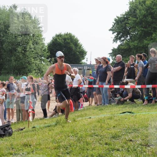 15.06.2025 - 27. Vierlanden-Triathlon KatJ http://msf.ph/oto/7993045 15.06.2025 09:54:14 Schwimmen 267, 302, 337, 356 meine-sportfotos.de