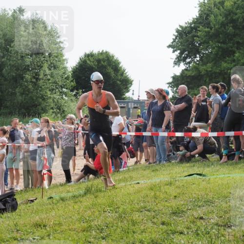 15.06.2025 - 27. Vierlanden-Triathlon KatJ http://msf.ph/oto/7993054 15.06.2025 09:54:14 Schwimmen 267, 302, 337, 356 meine-sportfotos.de