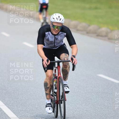 21.06.2025 - 27. Vierlanden-Triathlon H.Heesch http://msf.ph/oto/7993065 15.06.2025 12:04:05 Radfahren 653, 695, 735, 736, 775, 858, 932, 956 meine-sportfotos.de