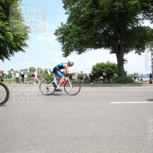 15.06.2025 - 7 Türme Triathlon Yannick Fuchs http://msf.ph/oto/7993068 15.06.2025 13:30:20 Radfahren 462, 663, 681, 872, 1019, 1028, 1064, 1070 meine-sportfotos.de