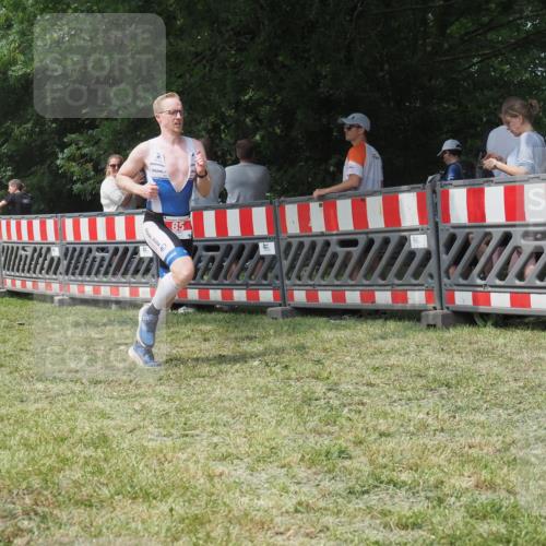 21.06.2025 - 27. Vierlanden-Triathlon KatJ http://msf.ph/oto/7993079 15.06.2025 12:33:32 Ziel 85 meine-sportfotos.de