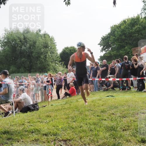 15.06.2025 - 27. Vierlanden-Triathlon KatJ http://msf.ph/oto/7993086 15.06.2025 09:54:15 Schwimmen 267, 302, 337, 356 meine-sportfotos.de