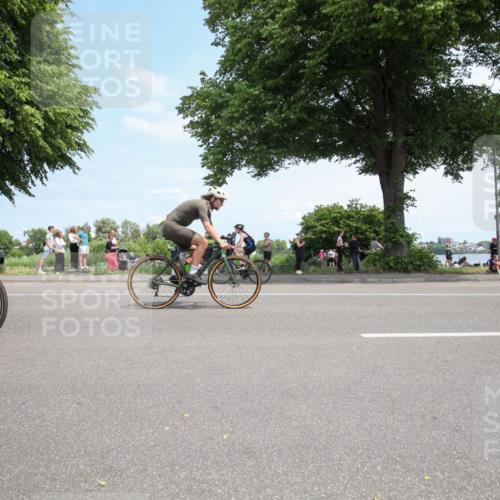 15.06.2025 - 7 Türme Triathlon Yannick Fuchs http://msf.ph/oto/7993095 15.06.2025 13:30:24 Radfahren 305, 332, 462, 681, 1019, 1028, 1070 meine-sportfotos.de