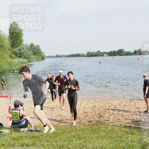 21.06.2025 - 27. Vierlanden-Triathlon MichiJ http://msf.ph/oto/7993101 15.06.2026 09:55:24 Schwimmen 306, 316, 327, 329, 335, 348, 353 meine-sportfotos.de