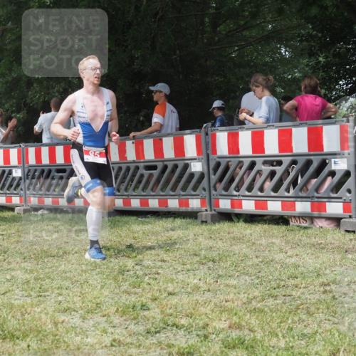 21.06.2025 - 27. Vierlanden-Triathlon KatJ http://msf.ph/oto/7993107 15.06.2025 12:33:33 Ziel 85 meine-sportfotos.de