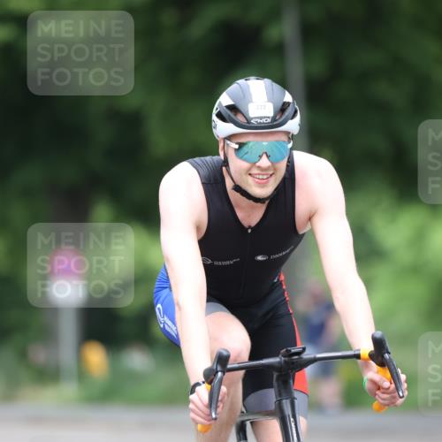 15.06.2025 - 7 Türme Triathlon Yannick Fuchs http://msf.ph/oto/7993117 15.06.2025 12:04:41 Radfahren 200 meine-sportfotos.de