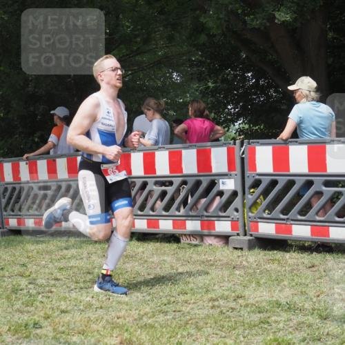 21.06.2025 - 27. Vierlanden-Triathlon KatJ http://msf.ph/oto/7993136 15.06.2025 12:33:33 Ziel 85 meine-sportfotos.de