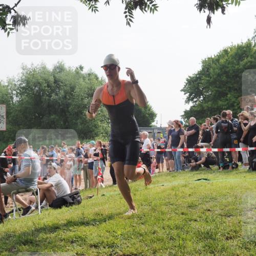 15.06.2025 - 27. Vierlanden-Triathlon KatJ http://msf.ph/oto/7993140 15.06.2025 09:54:15 Schwimmen 267, 302, 337, 356 meine-sportfotos.de