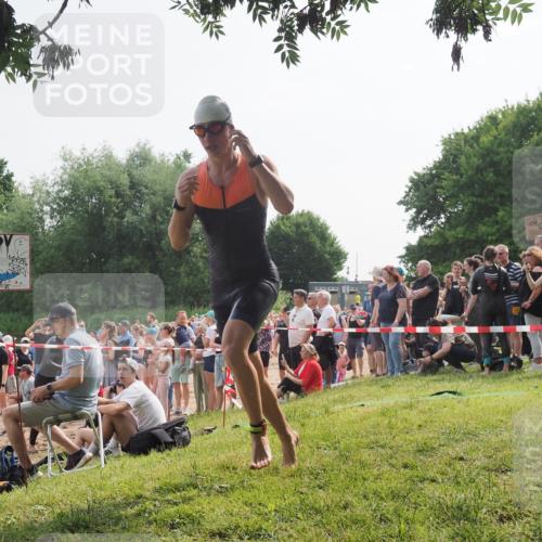 15.06.2025 - 27. Vierlanden-Triathlon KatJ http://msf.ph/oto/7993147 15.06.2025 09:54:16 Schwimmen 267, 302, 337, 356 meine-sportfotos.de