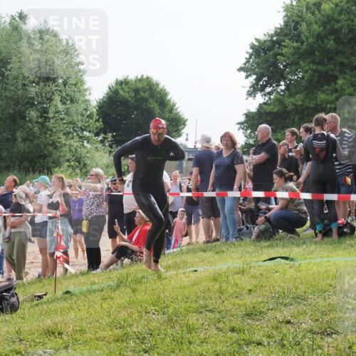 15.06.2025 - 27. Vierlanden-Triathlon KatJ http://msf.ph/oto/7993159 15.06.2025 09:54:17 Schwimmen 267, 302, 337, 356 meine-sportfotos.de