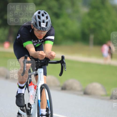 15.06.2025 - 27. Vierlanden-Triathlon H.Heesch http://msf.ph/oto/7993162 15.06.2025 10:21:45 Radfahren 157, 242, 459, 585 meine-sportfotos.de