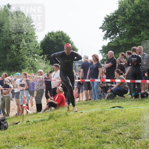 15.06.2025 - 27. Vierlanden-Triathlon KatJ http://msf.ph/oto/7993170 15.06.2025 09:54:17 Schwimmen 267, 302, 337, 356 meine-sportfotos.de