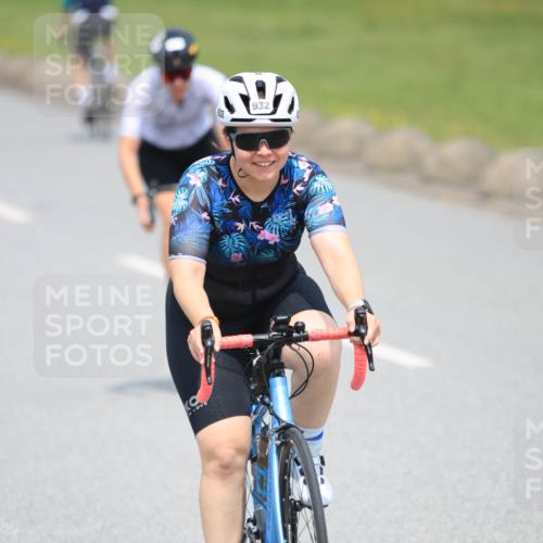 21.06.2025 - 27. Vierlanden-Triathlon H.Heesch http://msf.ph/oto/7993172 15.06.2025 12:04:14 Radfahren 19, 792, 804, 880, 901, 932, 954 meine-sportfotos.de