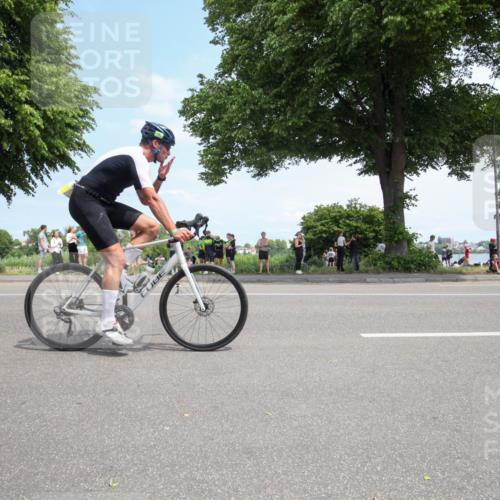 15.06.2025 - 7 Türme Triathlon Yannick Fuchs http://msf.ph/oto/7993182 15.06.2025 13:30:35 Radfahren 305, 545, 786 meine-sportfotos.de