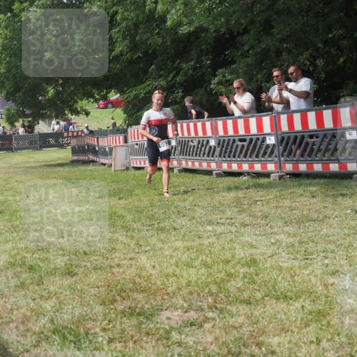 21.06.2025 - 27. Vierlanden-Triathlon KatJ http://msf.ph/oto/7993184 15.06.2025 12:33:51 Ziel 982 meine-sportfotos.de