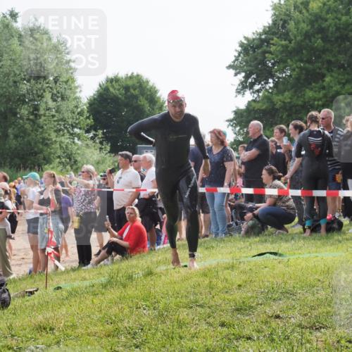 15.06.2025 - 27. Vierlanden-Triathlon KatJ http://msf.ph/oto/7993208 15.06.2025 09:54:18 Schwimmen 267, 302, 337, 342, 356 meine-sportfotos.de