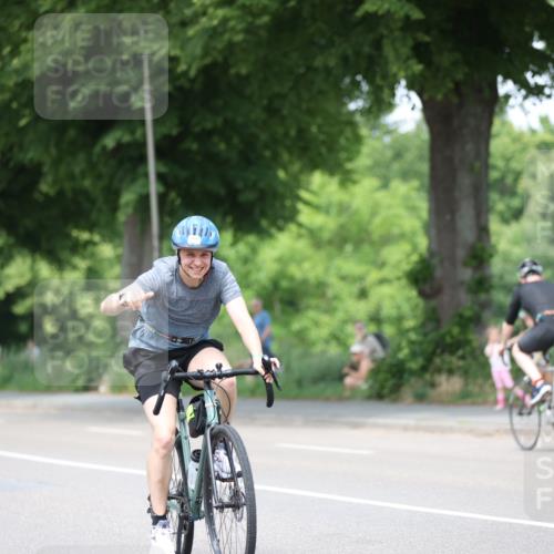 15.06.2025 - 7 Türme Triathlon Yannick Fuchs http://msf.ph/oto/7993211 15.06.2025 13:06:46 Radfahren 383, 544, 572, 1192 meine-sportfotos.de
